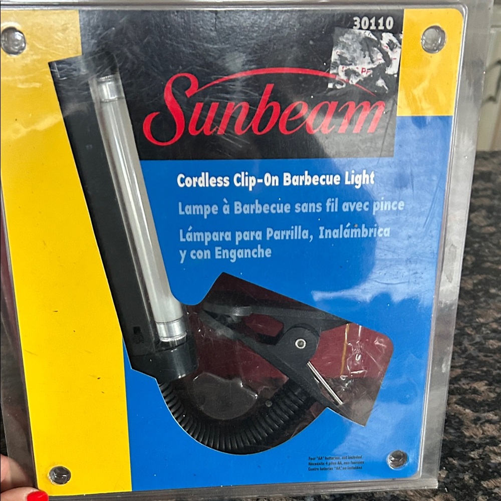 SUNBEAM CORDLESS CLIP-ON BARBECUE LIGHT NWT